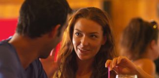 How to Talk to a Woman at a Bar – The First 3 Minutes