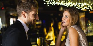 5 Keys to Start Conversations With Girls That Lead to Dates