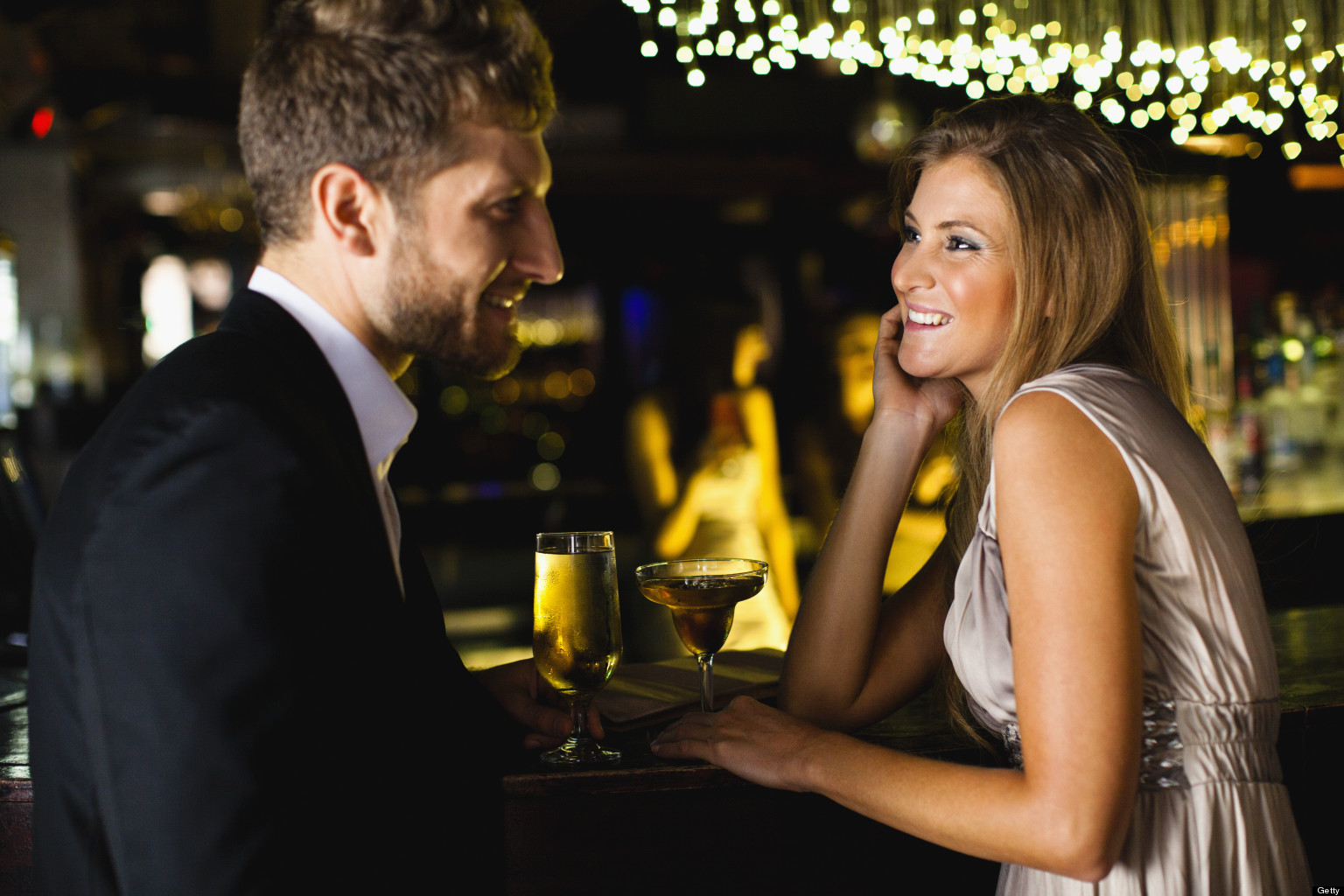 5 Keys to Start Conversations With Girls That Lead to Dates