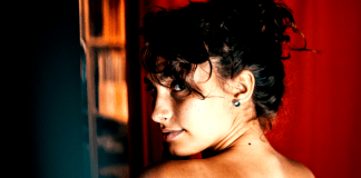 How To Hold Eye Contact female eye contact