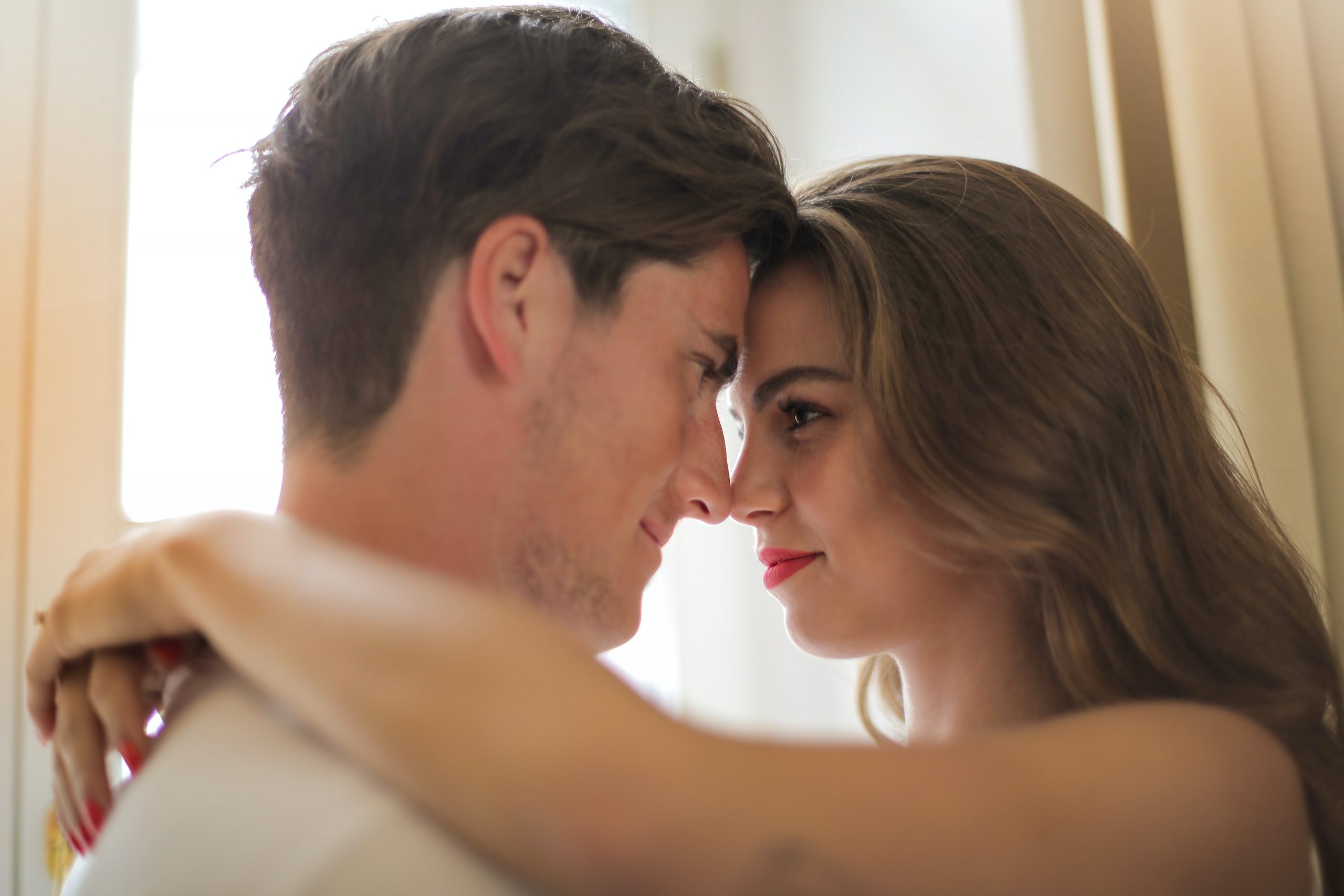 7 Signs She Likes You – The Fearless